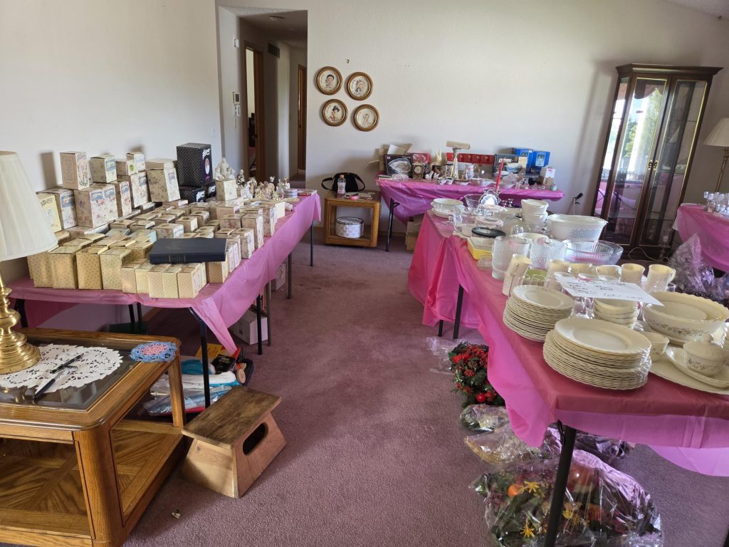 Living room staged for a full-service estate sale in Tri-Cities, WA